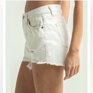 RSQ Ivory/ Cream High Rise Short 2 Distressed Fringed Button Closure Size 26 NWT